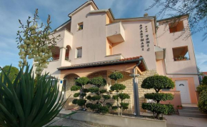 Apartments Tomic